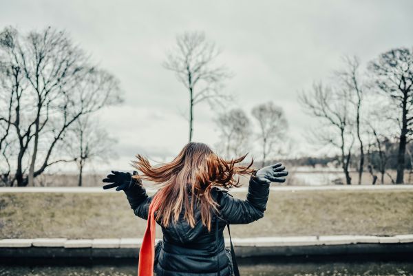 Conquer winter hair static in the uk: the ultimate guide to effective solutions