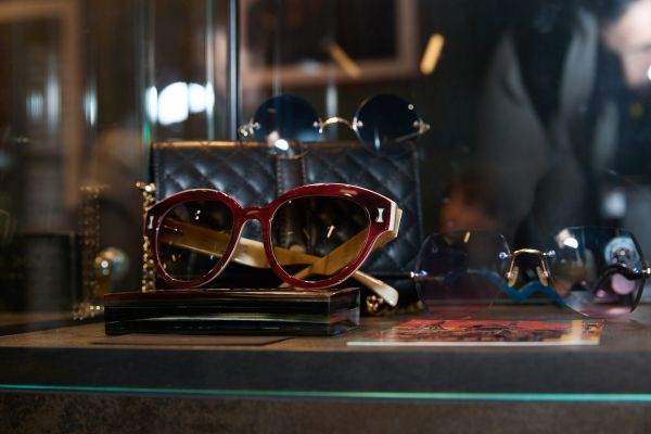 Explore london"s hidden gems: exceptional boutiques for one-of-a-kind women"s designer eyewear