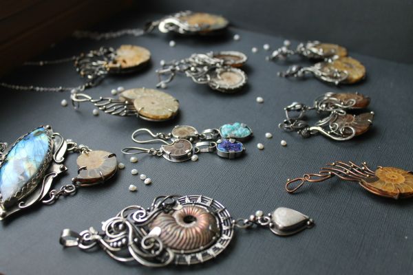 Uncover the Top Hypoallergenic Handcrafted Jewelry: Your Ultimate Guide to Gorgeous and Safe Accessories!